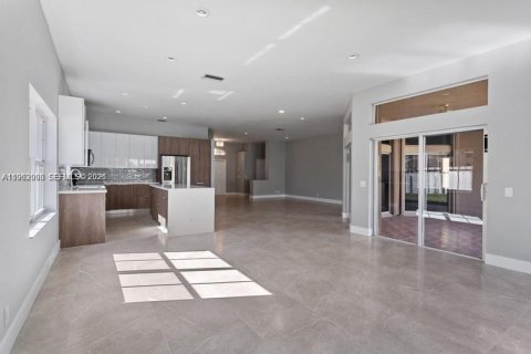 Villa ou maison à louer à Weston, Floride: 3 chambres, 197.42 m2 № 2025754 - photo 5