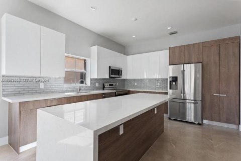 Villa ou maison à louer à Weston, Floride: 3 chambres, 197.42 m2 № 2025754 - photo 3