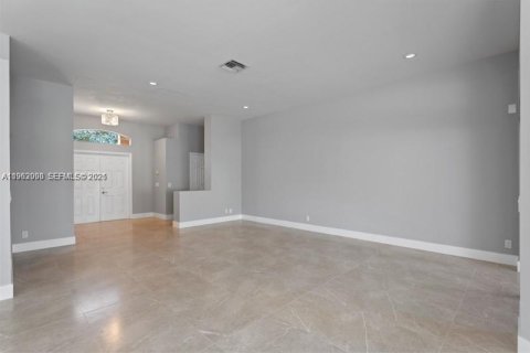 Villa ou maison à louer à Weston, Floride: 3 chambres, 197.42 m2 № 2025754 - photo 4