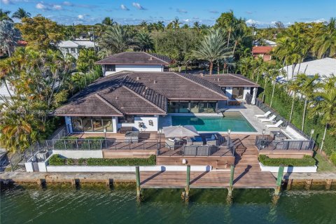 Villa ou maison à vendre à Coral Gables, Floride: 5 chambres, 406.82 m2 № 2002702 - photo 16