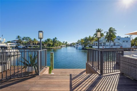 Villa ou maison à vendre à Coral Gables, Floride: 5 chambres, 406.82 m2 № 2002702 - photo 3