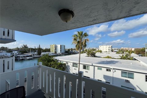 Condominio en venta en Miami Beach, Florida, 1 dormitorio, 74.23 m2 № 1692476 - foto 3