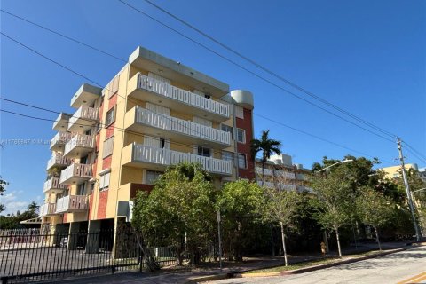 Condominio en venta en Miami Beach, Florida, 1 dormitorio, 74.23 m2 № 1692476 - foto 2