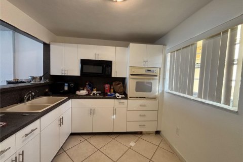 Condominio en venta en Miami Beach, Florida, 1 dormitorio, 74.23 m2 № 1692476 - foto 5