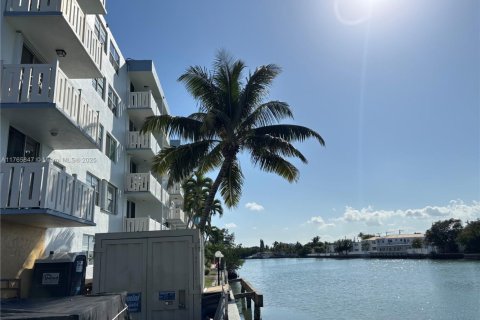 Condominio en venta en Miami Beach, Florida, 1 dormitorio, 74.23 m2 № 1692476 - foto 1