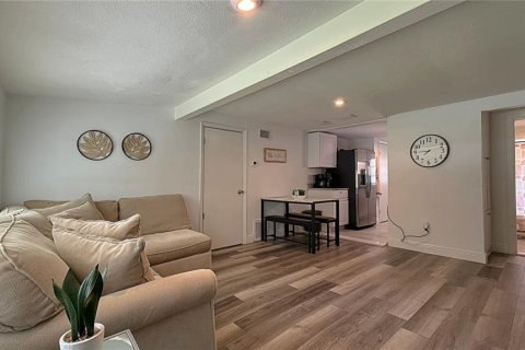 House in Kissimmee, Florida 3 bedrooms, 97.36 sq.m. № 1907491 - photo 13