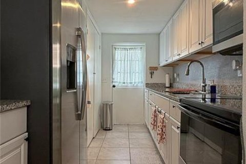 House in Kissimmee, Florida 3 bedrooms, 97.36 sq.m. № 1907491 - photo 8