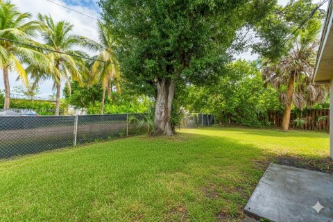 House in Oakland Park, Florida 4 bedrooms, 161.56 sq.m. № 1945126 - photo 18