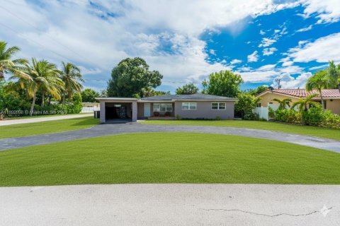 House in Oakland Park, Florida 4 bedrooms, 161.56 sq.m. № 1945126 - photo 2
