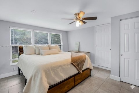 House in Oakland Park, Florida 4 bedrooms, 161.56 sq.m. № 1945126 - photo 13