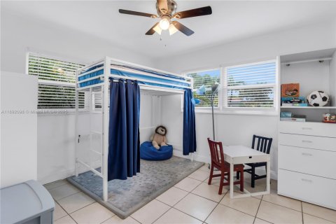 House in Oakland Park, Florida 4 bedrooms, 161.56 sq.m. № 1945126 - photo 14