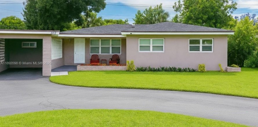 House in Oakland Park, Florida 4 bedrooms, 161.56 sq.m. № 1945126