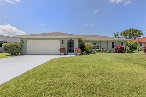 House in Venice, Florida 2 bedrooms, 178.84 sq.m. № 2099526