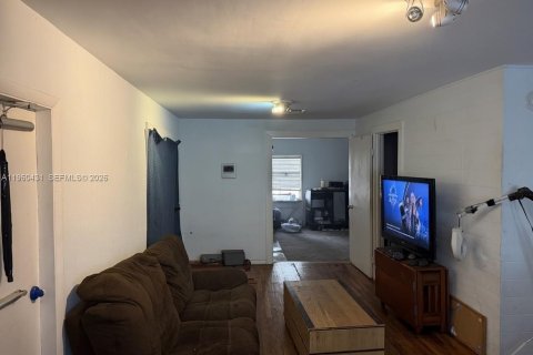 Casa en venta en Oakland Park, Florida, 2 dormitorios, 60.94 m2 № 2023894 - foto 13