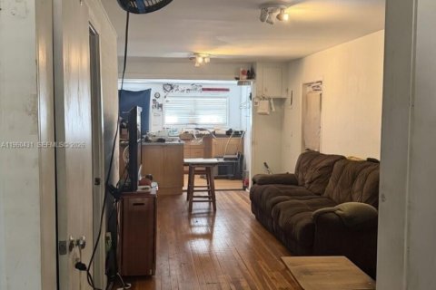 Casa en venta en Oakland Park, Florida, 2 dormitorios, 60.94 m2 № 2023894 - foto 12