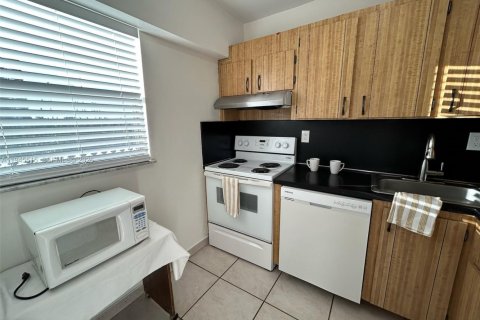 Condo in North Miami Beach, Florida, 1 bedroom  № 2002354 - photo 16