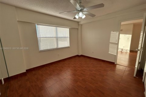 Condo in North Miami Beach, Florida, 1 bedroom  № 2002354 - photo 21