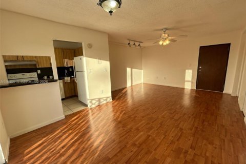 Condo in North Miami Beach, Florida, 1 bedroom  № 2002354 - photo 15