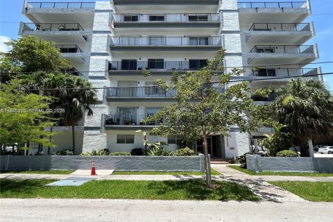 Condo in North Miami Beach, Florida, 1 bedroom  № 2002354