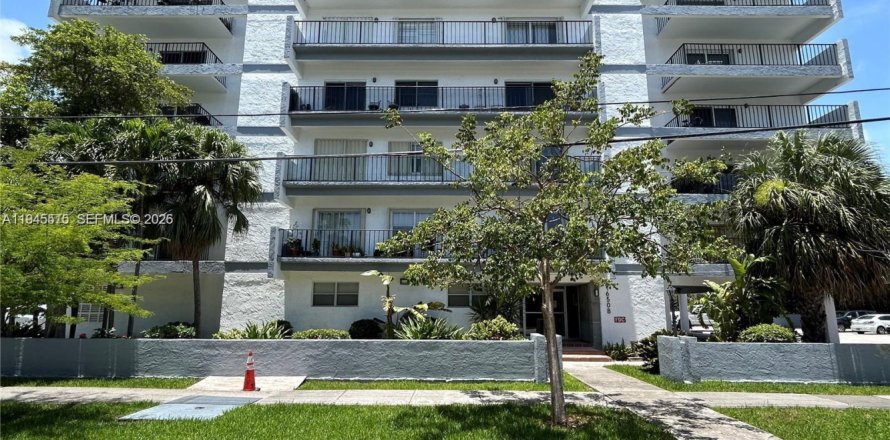 Condo in North Miami Beach, Florida, 1 bedroom  № 2002354