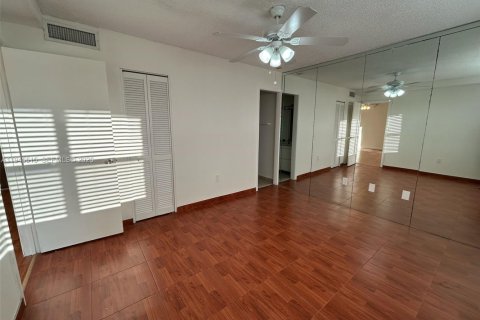Condo in North Miami Beach, Florida, 1 bedroom  № 2002354 - photo 20
