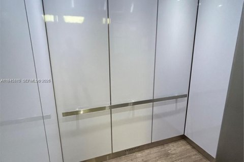 Condo in North Miami Beach, Florida, 1 bedroom  № 2002354 - photo 8