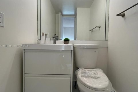 Condo in North Miami Beach, Florida, 1 bedroom  № 2002354 - photo 29