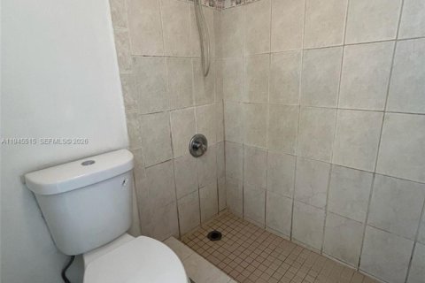 Condo in North Miami Beach, Florida, 1 bedroom  № 2002354 - photo 23