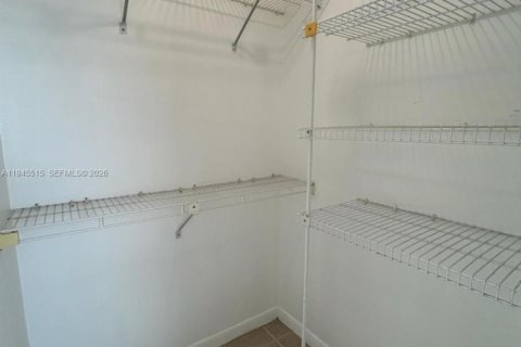 Condo in North Miami Beach, Florida, 1 bedroom  № 2002354 - photo 25