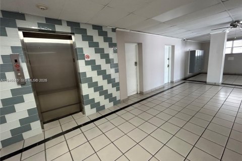 Condo in North Miami Beach, Florida, 1 bedroom  № 2002354 - photo 6