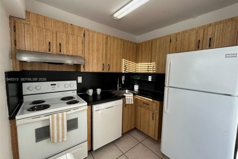 Condo in North Miami Beach, Florida, 1 bedroom  № 2002354 - photo 11