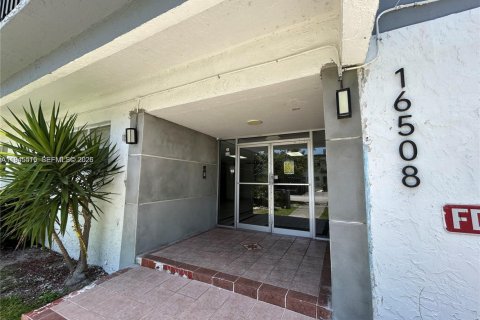 Condo in North Miami Beach, Florida, 1 bedroom  № 2002354 - photo 4