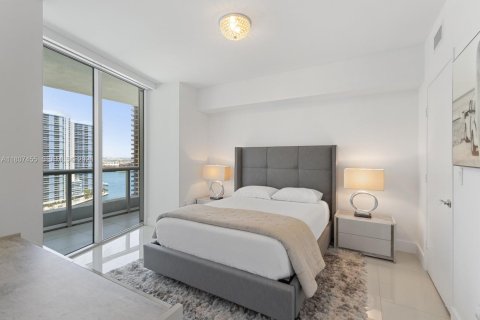 Condo in Miami, Florida, 2 bedrooms № 2194046 - photo 13