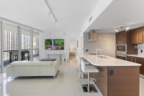 Condo in Miami, Florida, 2 bedrooms № 2194046 - photo 16