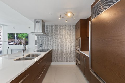 Condo in Miami, Florida, 2 bedrooms № 2194046 - photo 17