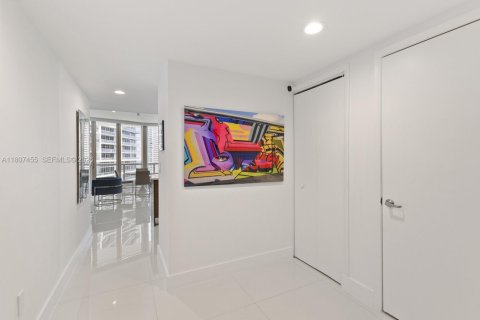 Condo in Miami, Florida, 2 bedrooms № 2194046 - photo 19