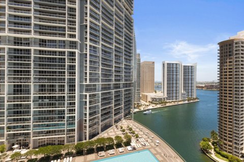 Condo in Miami, Florida, 2 bedrooms № 2194046 - photo 2