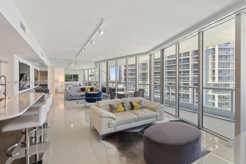 Condo in Miami, Florida, 2 bedrooms № 2194046 - photo 5