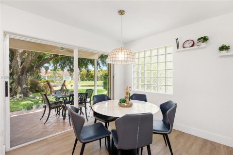 House in Weston, Florida 3 bedrooms, 190.17 sq.m. № 2260057 - photo 21