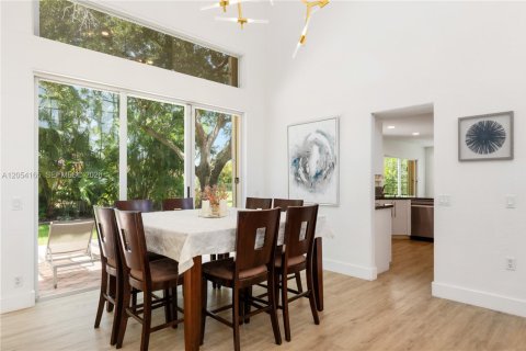 House in Weston, Florida 3 bedrooms, 190.17 sq.m. № 2260057 - photo 12