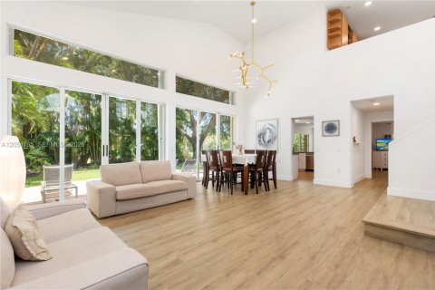 Casa en Weston, Florida 3 dormitorios, 190.17 m2 № 2260057
