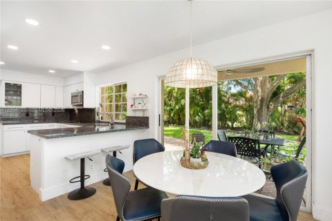 House in Weston, Florida 3 bedrooms, 190.17 sq.m. № 2260057 - photo 19