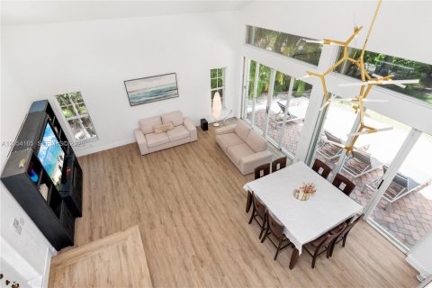 House in Weston, Florida 3 bedrooms, 190.17 sq.m. № 2260057 - photo 4
