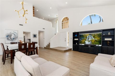 House in Weston, Florida 3 bedrooms, 190.17 sq.m. № 2260057 - photo 3