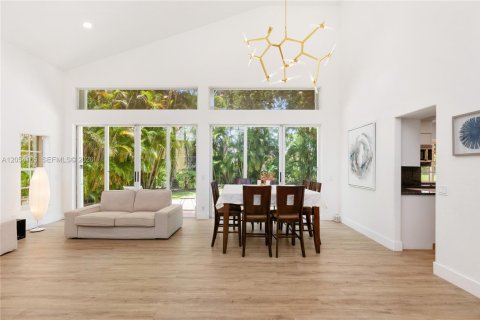 House in Weston, Florida 3 bedrooms, 190.17 sq.m. № 2260057 - photo 9