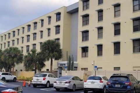 Condominio en venta en Clearwater, Florida, 2 dormitorios, 78.5 m2 № 1673683 - foto 1