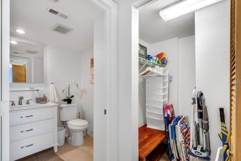 Condominio en venta en Clearwater, Florida, 2 dormitorios, 78.5 m2 № 1673683 - foto 16