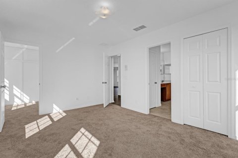 House in Kissimmee, Florida 5 bedrooms, 386.01 sq.m. № 1555394 - photo 20