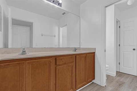 House in Kissimmee, Florida 5 bedrooms, 386.01 sq.m. № 1555394 - photo 28