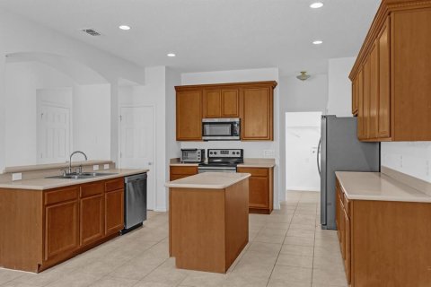 House in Kissimmee, Florida 5 bedrooms, 386.01 sq.m. № 1555394 - photo 11
